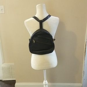 ⬇️ $250 Vintage black leather convertible backpack
